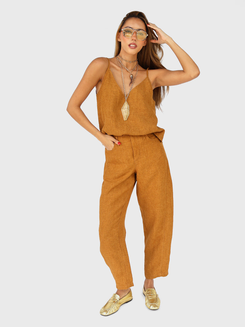 Top con tirantes y espalda "V" en lino