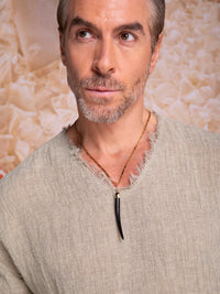 Collar para caballero con dije largo de cuerno