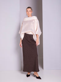 Blusa con cuello barco en lino metálico