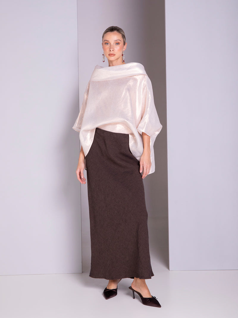 Blusa con cuello barco en lino metálico