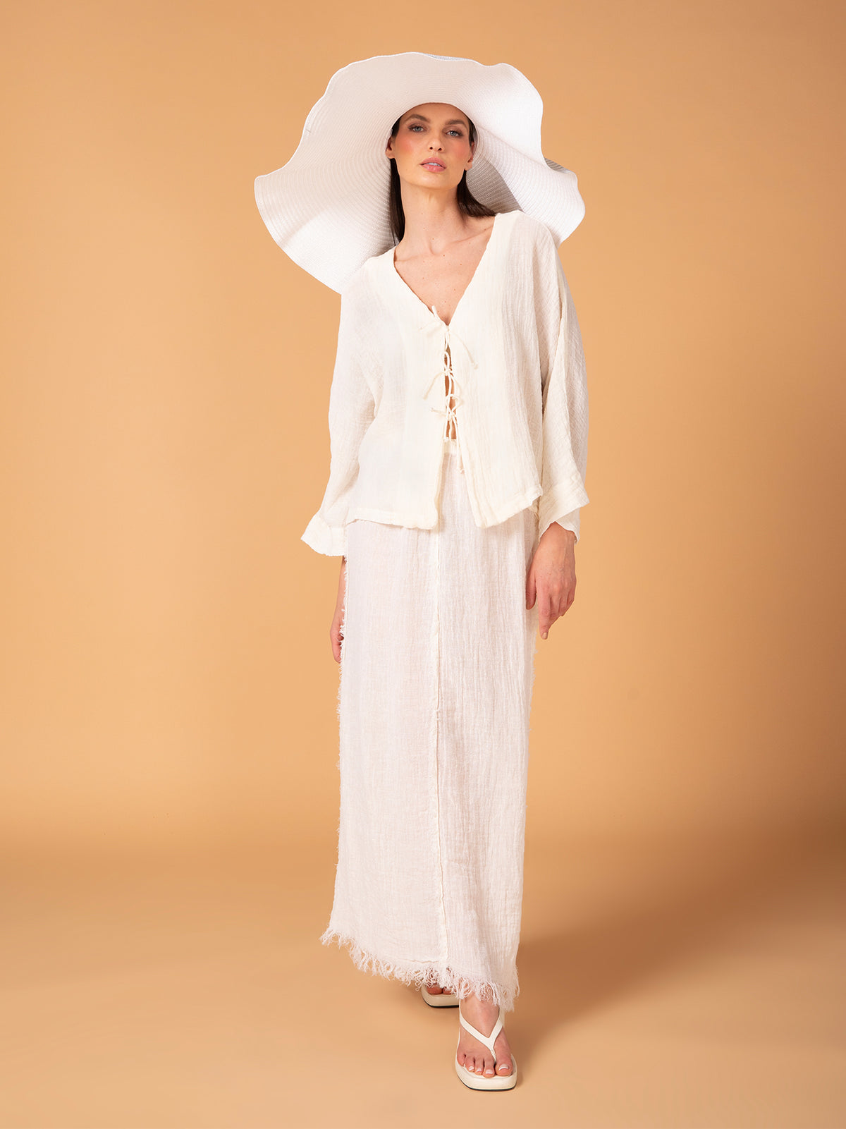 Blusa con tres jaretas en lino corrugado