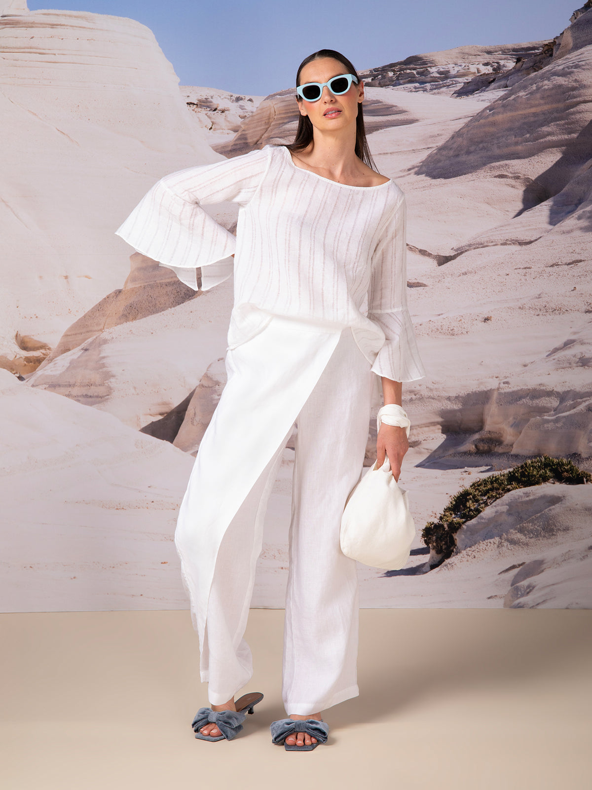 Blusa con mangas acampanadas en lino