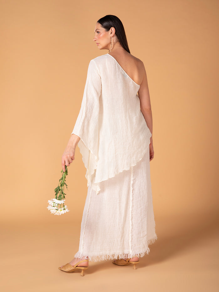 Blusa de un solo hombro en lino corrugado