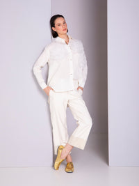 Blusa camisera con aplicaciones de flores en lino