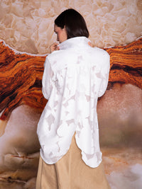 Camisera amplia con corte cruzado en espalda en lino