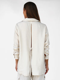 Double-breasted jacket with four buttons in linen