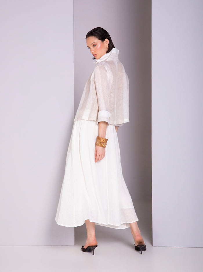 Saco corto con cruce amplio en lino