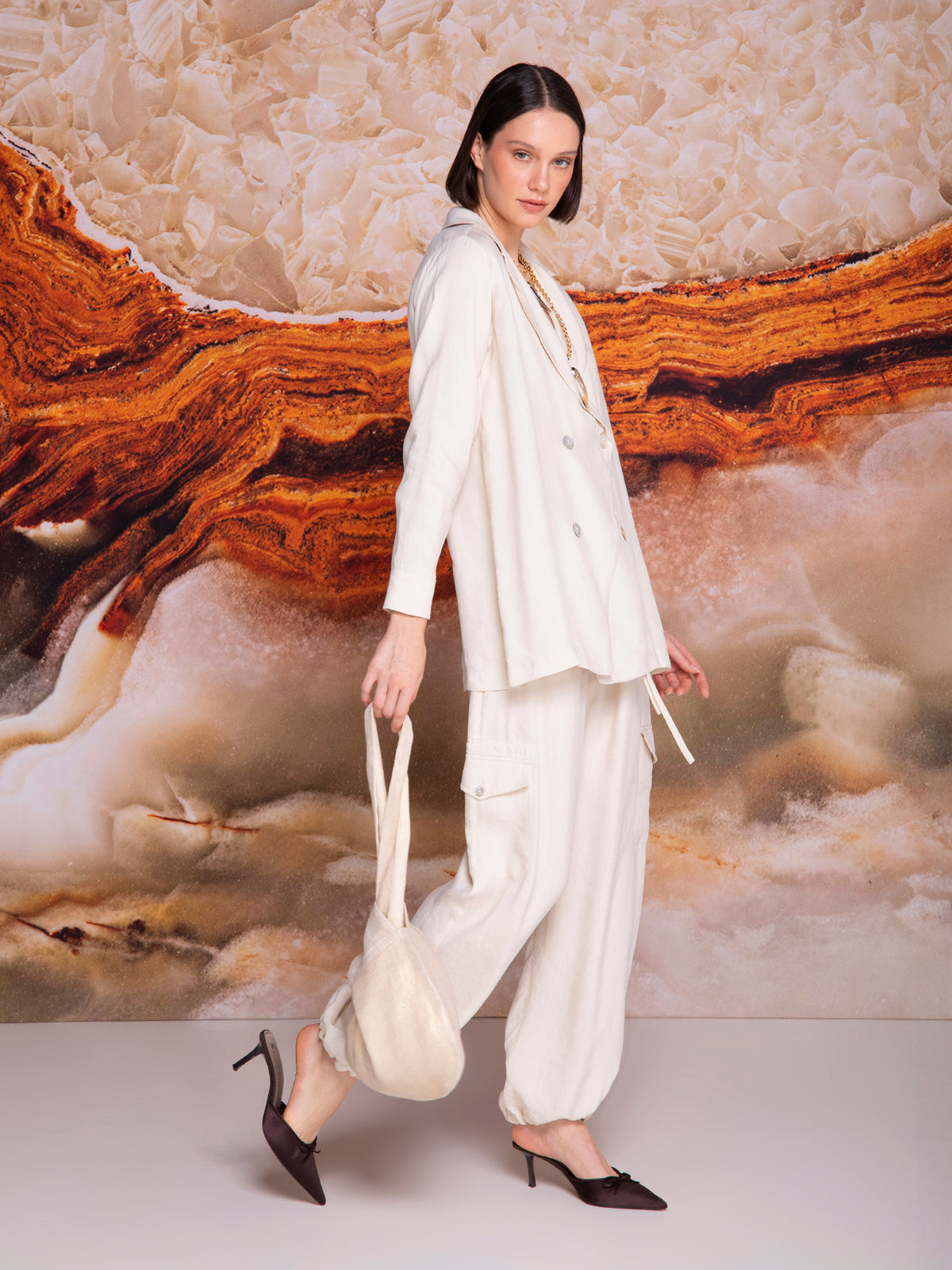 Double-breasted jacket with four buttons in linen