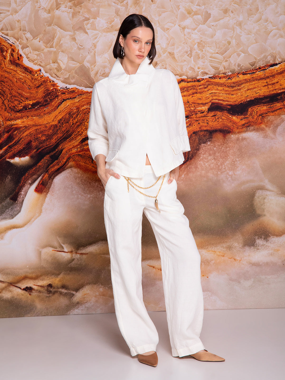 Saco corto con carteras en lino