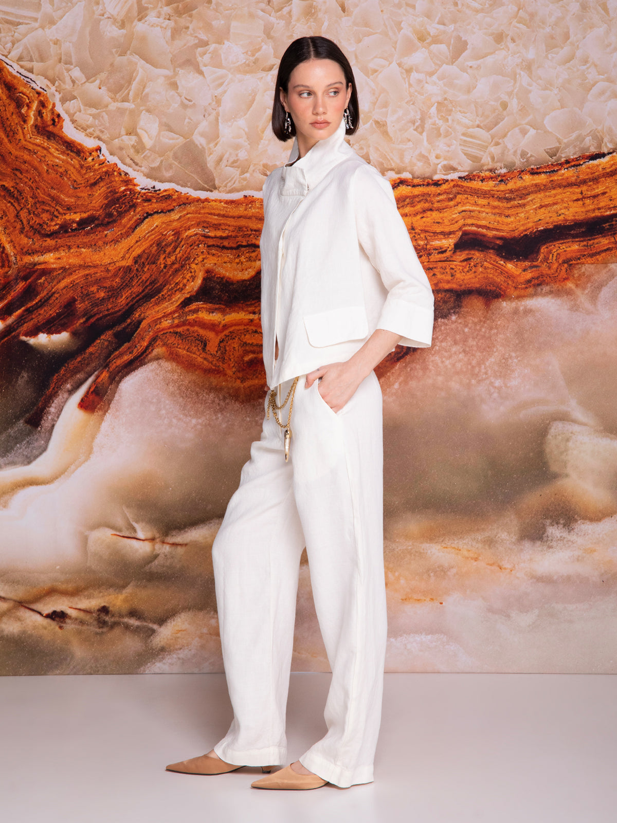 Saco corto con carteras en lino