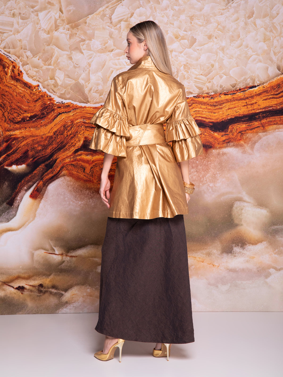 Saco de dama con cinto y hebilla de cuerno en lino