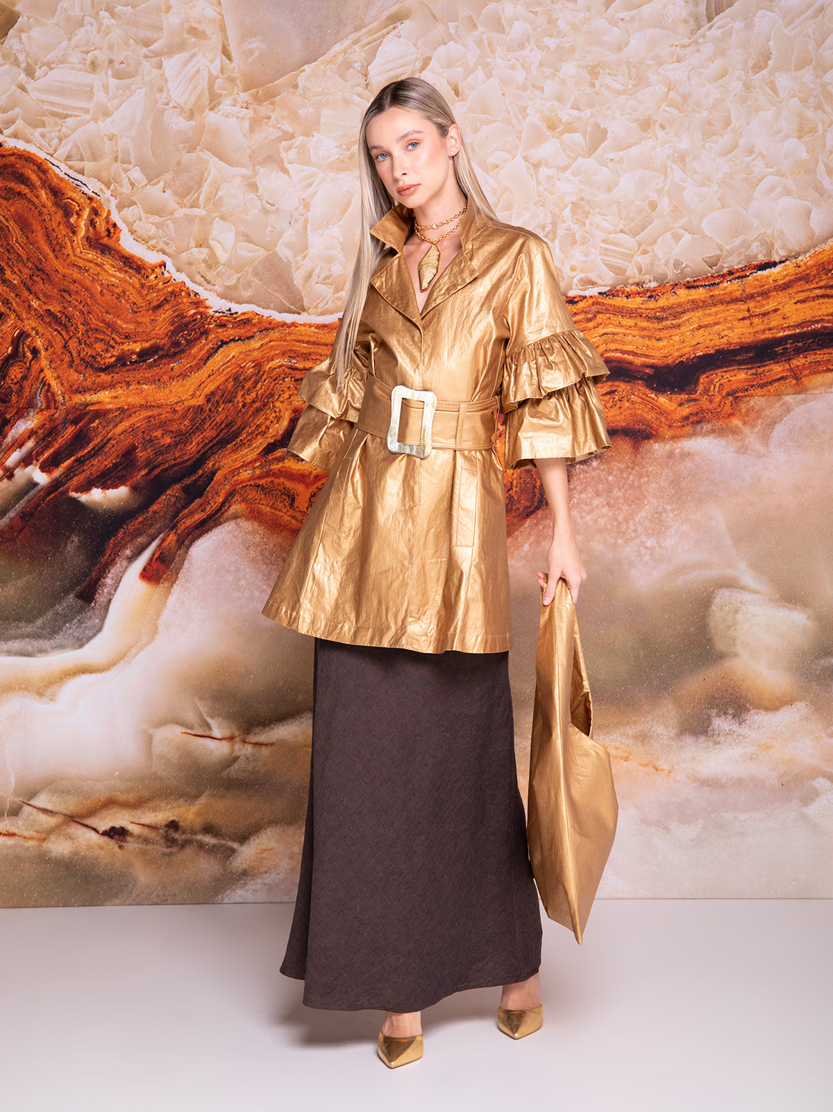 Saco de dama con cinto y hebilla de cuerno en lino