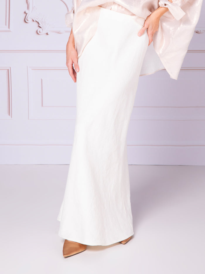 Falda al sesgo en lino con efecto stonewashed