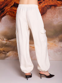 Pantalón cargo con jaretas en lino