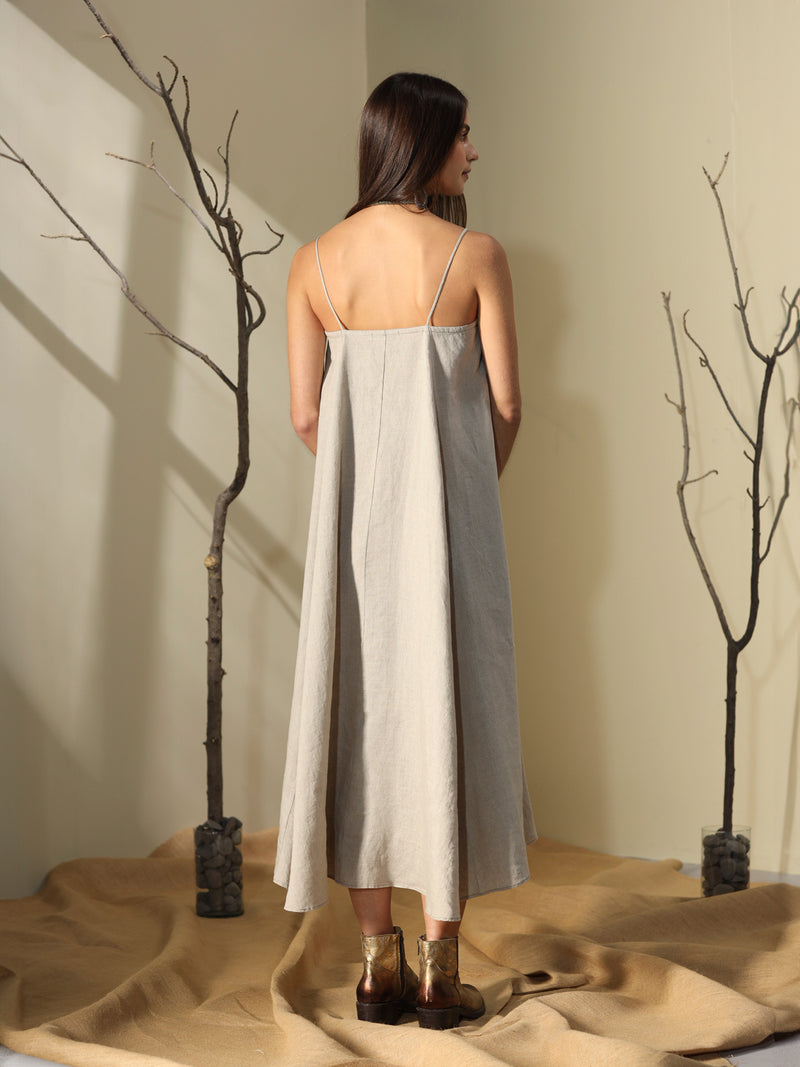 Wide dress with straps in linen