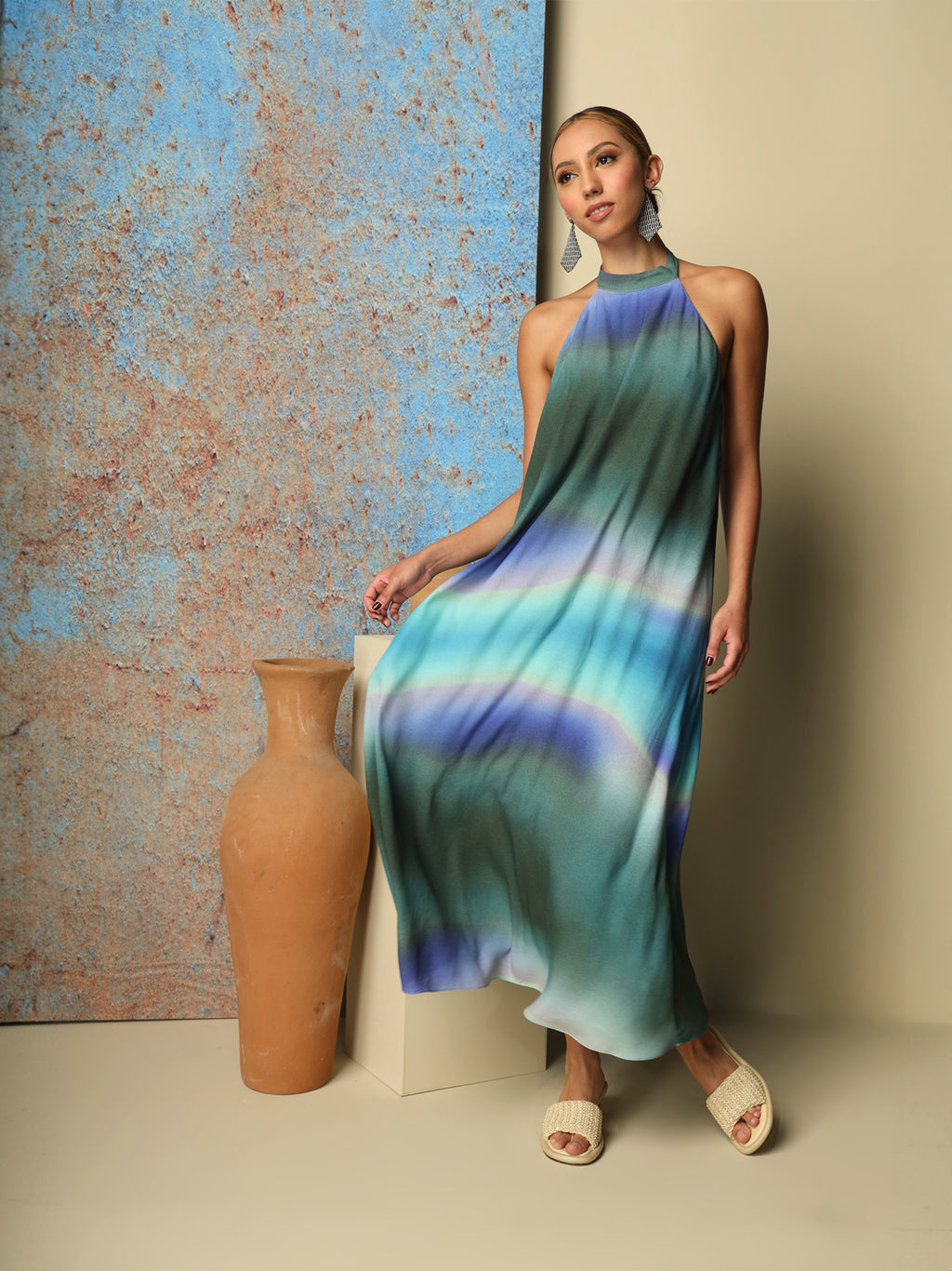 Backless dress in viscose