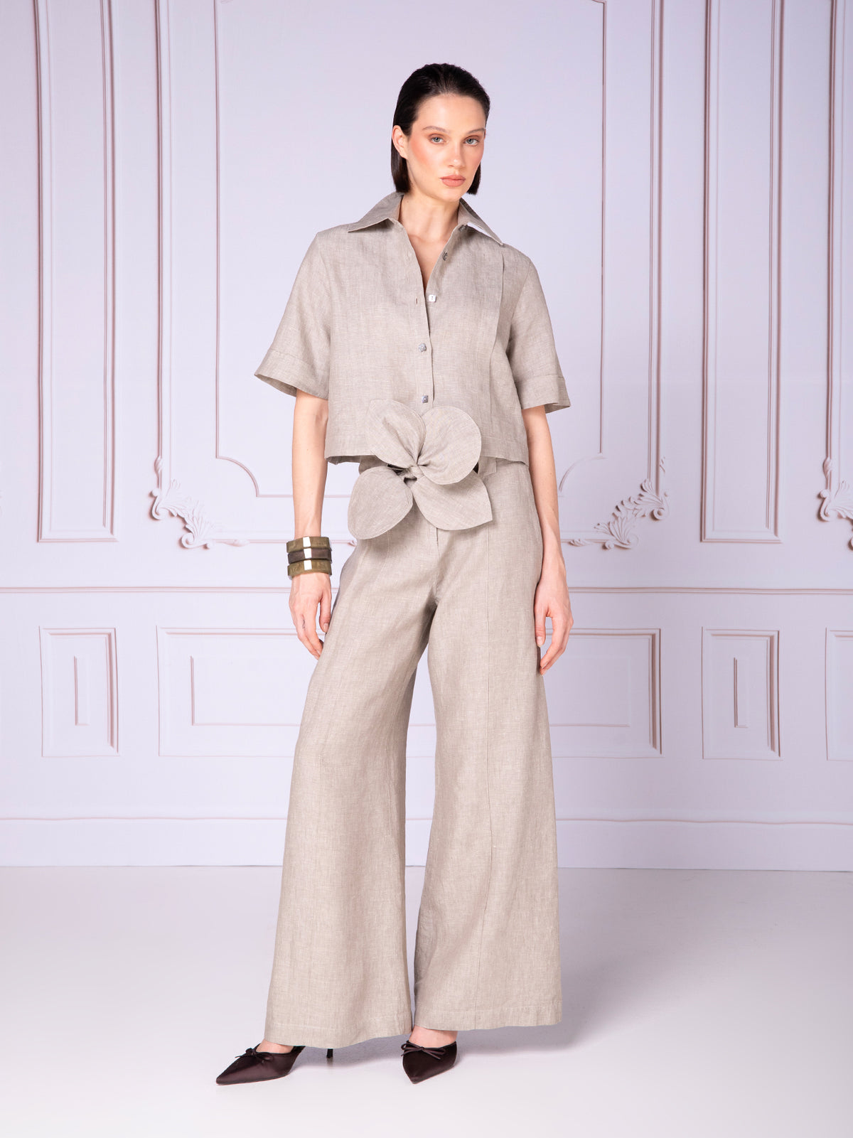 Blusa manga corta con alforzas en lino